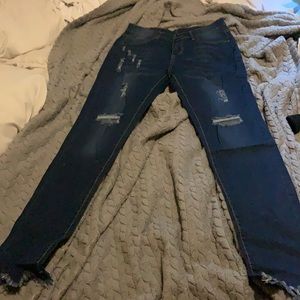 Never before worn skinny jeans color blue size 6,8